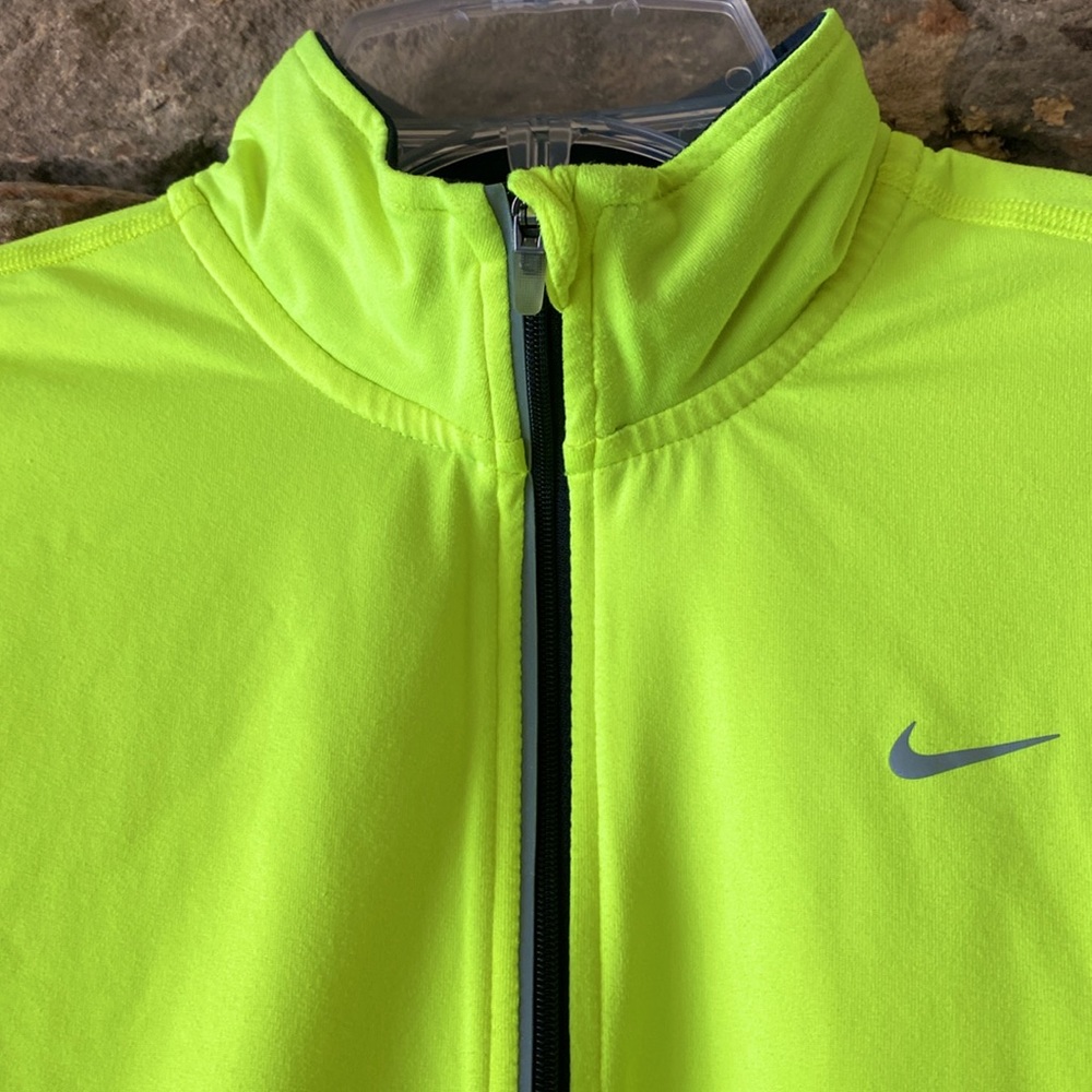 Nike Women’s 1/2 zip Dri-Fit L/S shirt w/ thumb holes - L; excellent condition - Picture 3 of 8